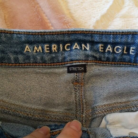 EUC American Eagle Mom Jeans, 8 - Picture 6 of 8
